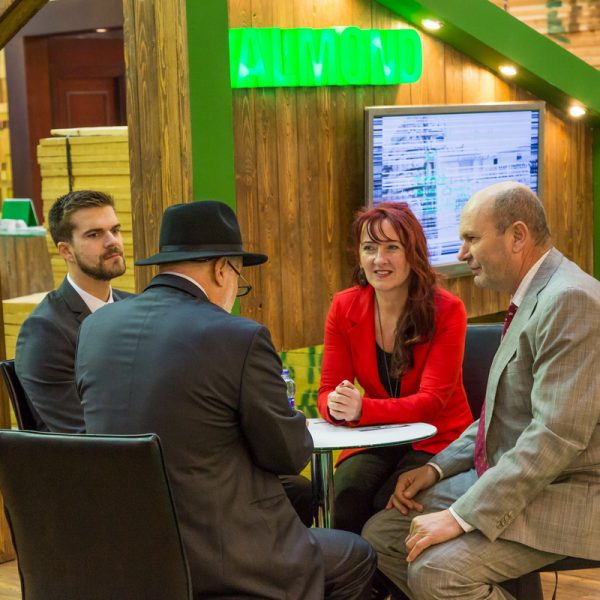 0K4A6925 resize 600x600